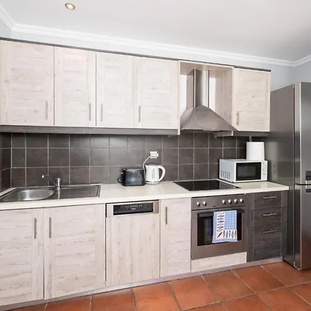 فيلة Kostis كاتيليوس