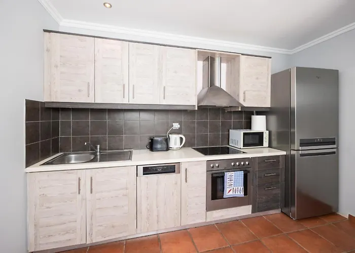 فيلة Kostis كاتيليوس